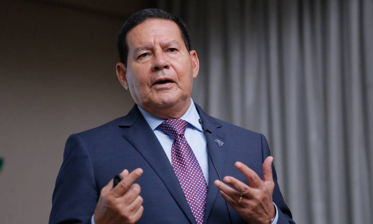 Mourão se manifesta contra a possibilidade do STF liberar a reeleição de Maia e Alcolumbre